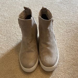 Light gray memory phone wedges!